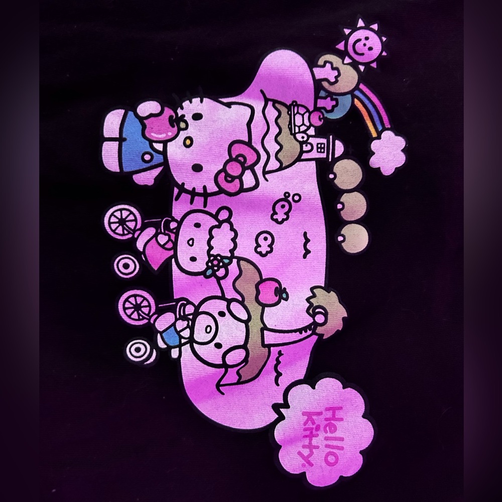 Hello Kitty Cropped Tee - Picture 2 of 4